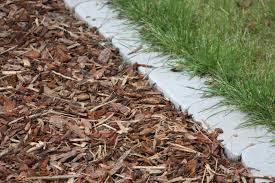 Double-Tree Natural Shredded Incense Cedar Wood Chips for Perfect Mulching